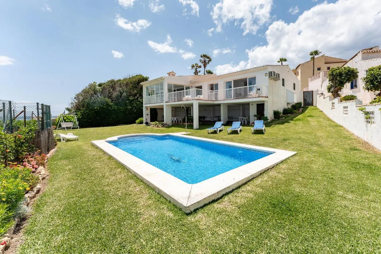 Beachfront Villa Mijas: 4-Bedroom Retreat with Private Pool Sitio de Calahonda