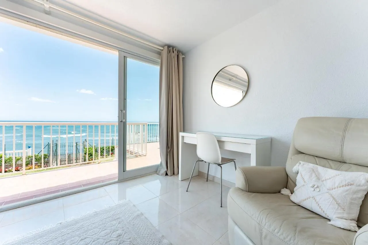 Beachfront Villa Mijas: 4-Bedroom Retreat with Private Pool Sitio de Calahonda