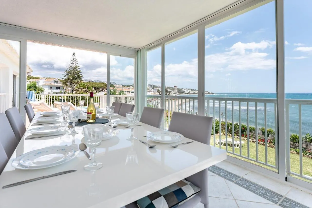 Beachfront Villa Mijas: 4-Bedroom Retreat with Private Pool Sitio de Calahonda