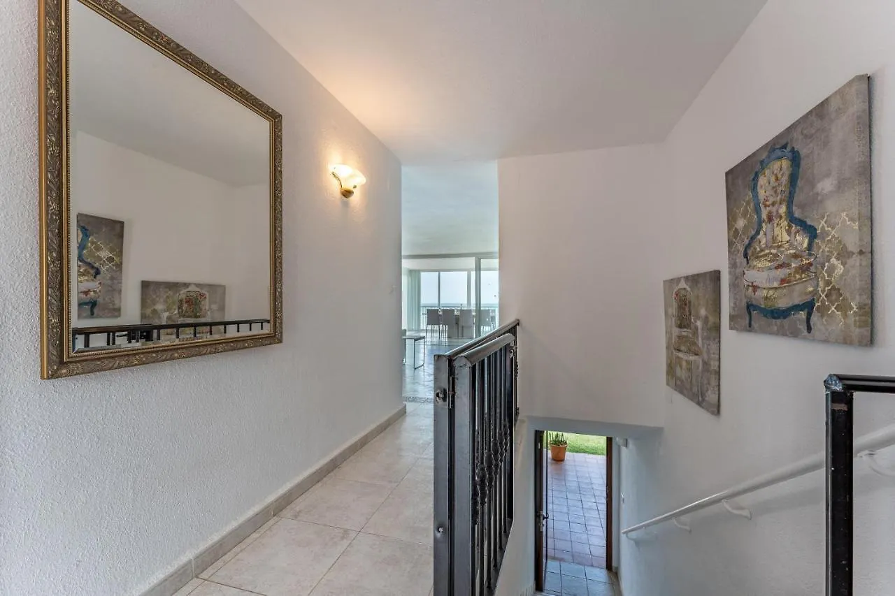 Beachfront Villa Mijas: 4-Bedroom Retreat with Private Pool Sitio de Calahonda