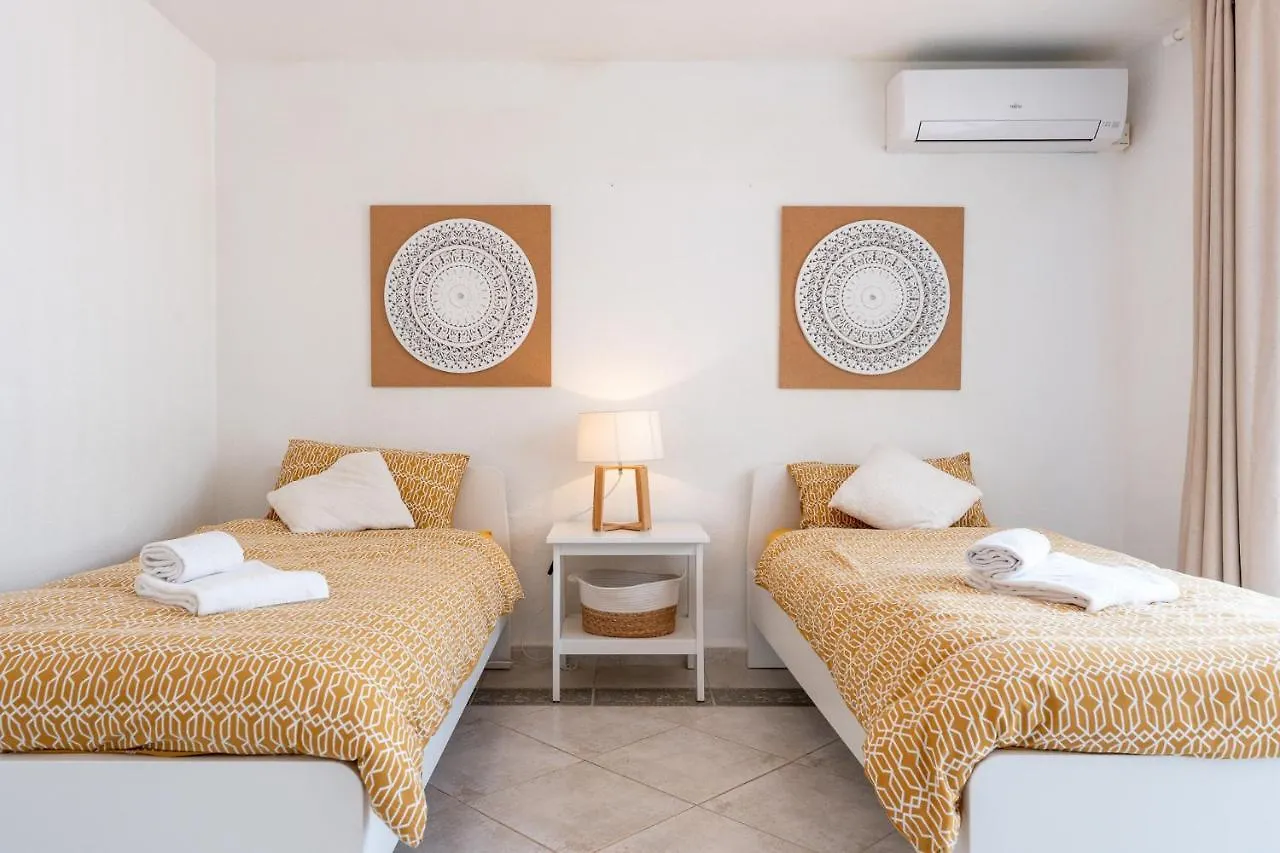 Beachfront Villa Mijas: 4-Bedroom Retreat with Private Pool Sitio de Calahonda