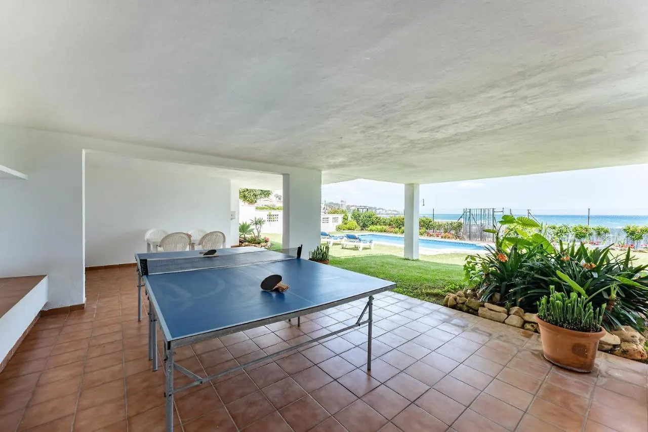 Beachfront Villa Mijas: 4-Bedroom Retreat with Private Pool Sitio de Calahonda