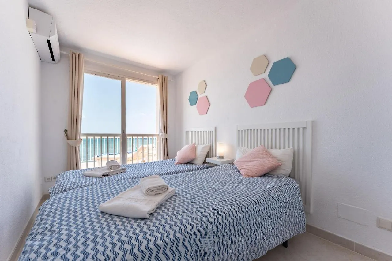 Beachfront Villa Mijas: 4-Bedroom Retreat with Private Pool Sitio de Calahonda