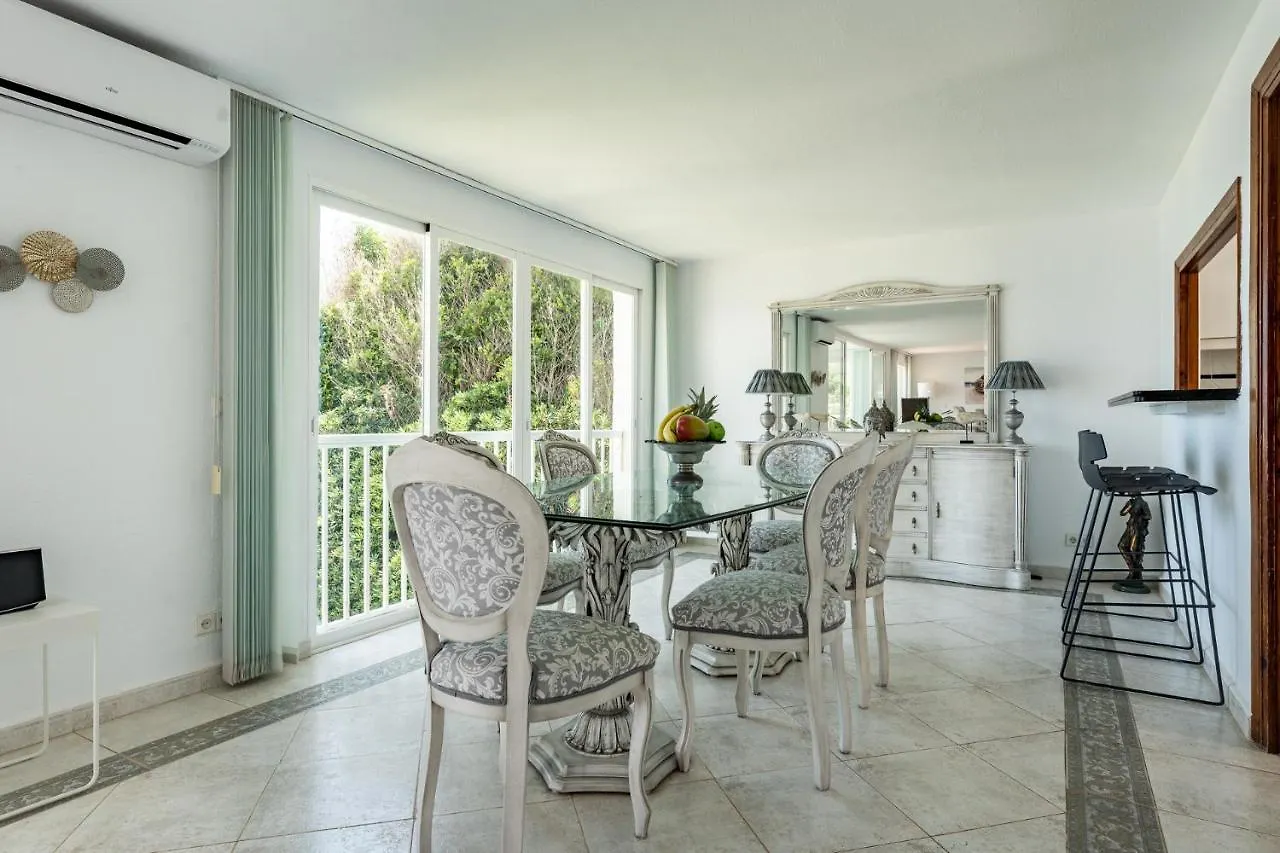 Beachfront Villa Mijas: 4-Bedroom Retreat with Private Pool Sitio de Calahonda