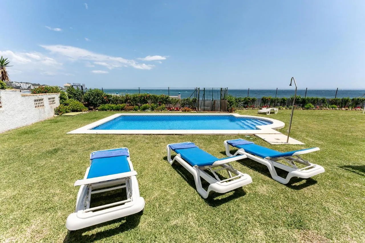 Beachfront Villa Mijas: 4-Bedroom Retreat with Private Pool Sitio de Calahonda