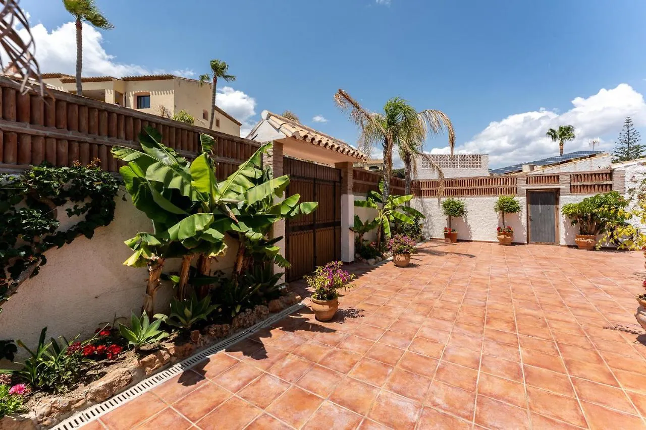 4 Bedroom Beach Villa With Direct Access To The Beach And Private Pool Between Fuengirola And Marbella - Mijas Costa Sitio de Calahonda