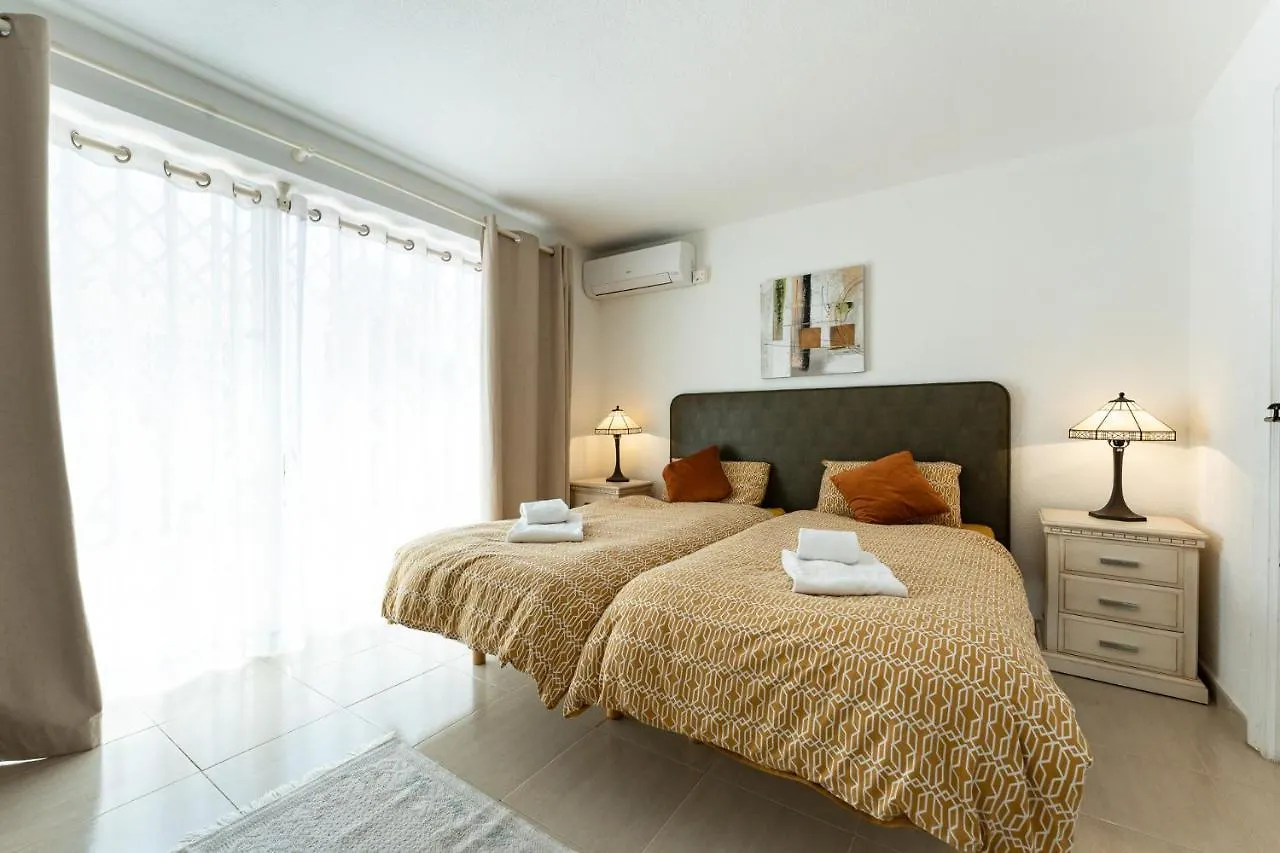 4 Bedroom Beach Villa With Direct Access To The Beach And Private Pool Between Fuengirola And Marbella - Mijas Costa Sitio de Calahonda